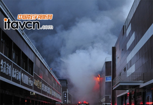 火災(zāi)現(xiàn)場 濃煙滾滾