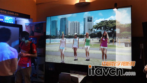 現(xiàn)場(chǎng)展示的Star Bright ST極窄邊框抗光幕