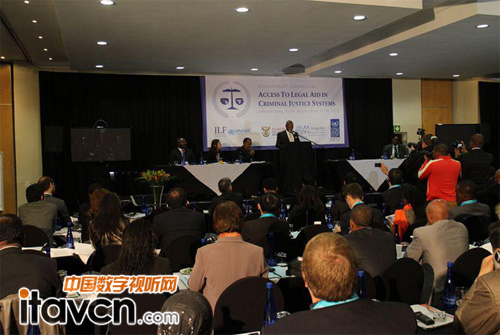 南非共和國豪登省首席大法官Mlambo先生作為東道主發表了熱情洋溢的歡迎詞