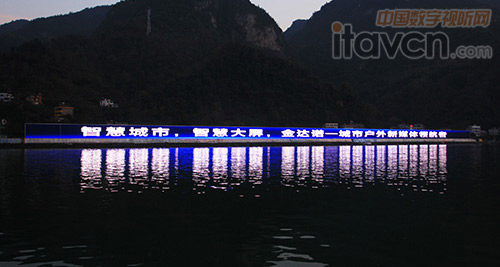 世界最大、跨度最長(zhǎng)的兩面翻LED屏