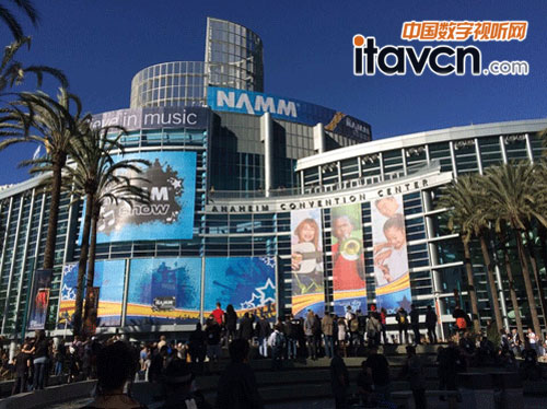 熱鬧非凡的展會現場