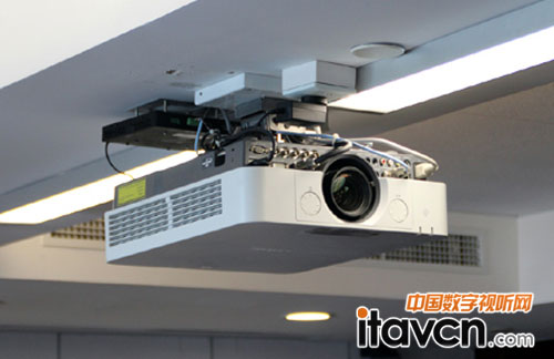 索尼 VPL-F420HZ/W 激光工程投影機