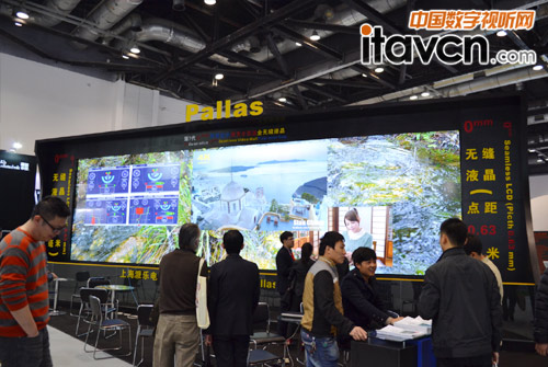 上海派樂電氣展0mm無縫拼接屏幕