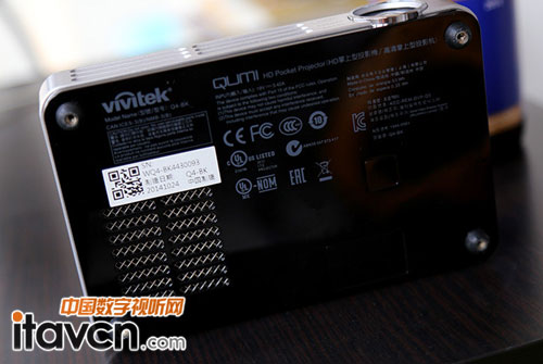 Vivitek(麗訊)QUMI Q4底部和側面的散熱孔具備出色的散熱性能