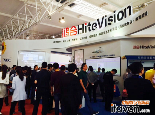 圖:鴻合全線產(chǎn)品引爆第68屆普教展,展位人氣爆棚!