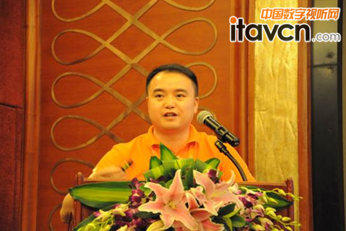 神畫鄒總講解智能投影技術和神畫新品