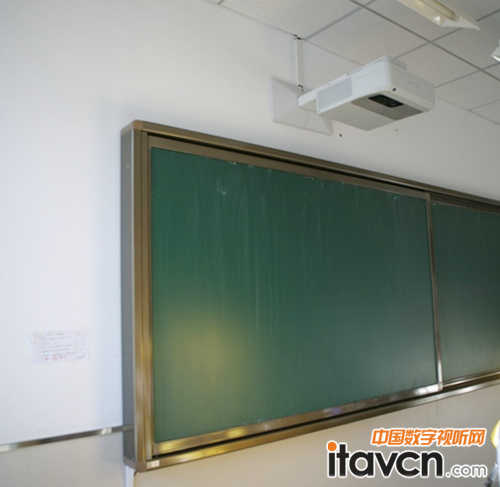 索尼投影機(jī)在人大附中朝陽(yáng)學(xué)校的典型應(yīng)用