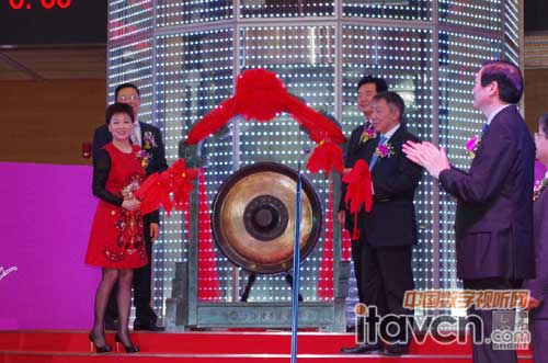 �����Ϣ�����L(zh��ng)����(gu��)��������������й�˾�I(l��ng)��(d��o)��ͬ�Q��_��