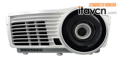 Vivitek(麗訊)H1186的1.5倍大變焦廣角鏡頭最大可投射300英寸畫面
