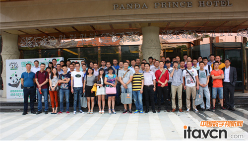 Vivitek(麗訊)家用投影機總代理網(wǎng)庭企業(yè)機構(gòu)全國巡展成都站現(xiàn)場合影