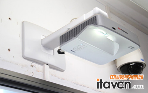 ���ϼ��ⳬ�̽�ͶӰ�C�����������ЬF�����̌W