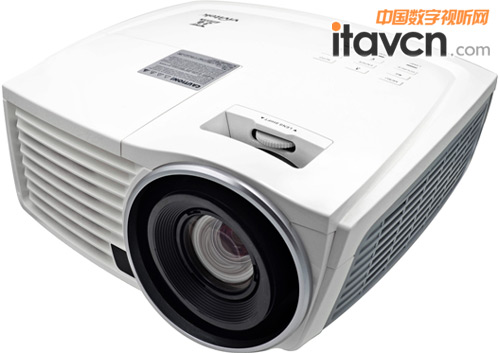 Vivitek(麗訊)H1186的1.5倍大變焦廣角鏡頭最大可投射300英寸畫面