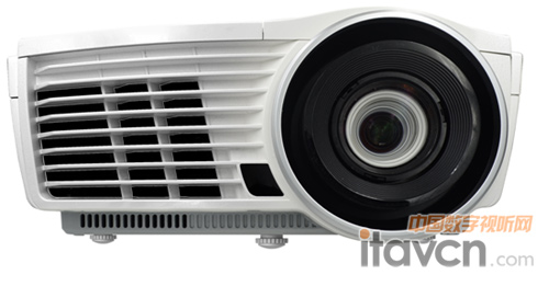 Vivitek(麗訊)H1186的1.5倍大變焦廣角鏡頭最大可投射300英寸畫(huà)面