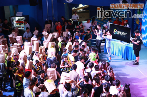 百合網(wǎng)七夕脫單大趴上,三星SUHD傲世超高清電視成為“牽手大獎(jiǎng)”