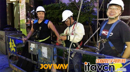 薔薇科技LED燈條服務(wù)團(tuán)隊(duì)與施工人員