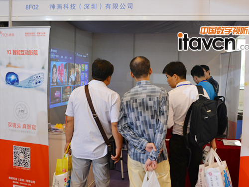 2015�����YƷչ�A�M��Ļ������ͶӰ����չ��