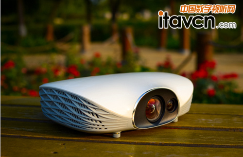 2015�����YƷչ�A�M��Ļ������ͶӰ����չ��