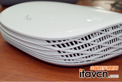 神畫Y1智能投影機側面獨特“鳥巢”設計