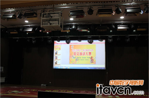 青島萊西濟南路小學多功能廳投影展示