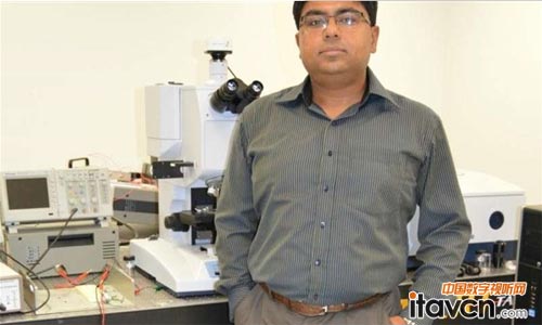 曲面屏弱爆了 自動變色顯示屏已問世