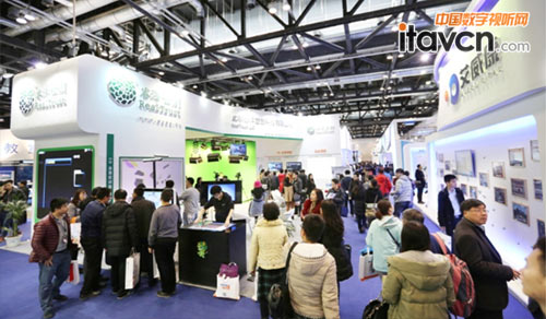 看點一:品牌企業搭臺展示,跨界教育玩出位,院校用戶大飽眼福