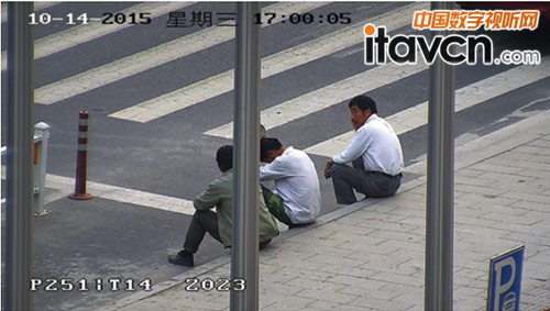 圖2 300米外的人物完全可看清楚