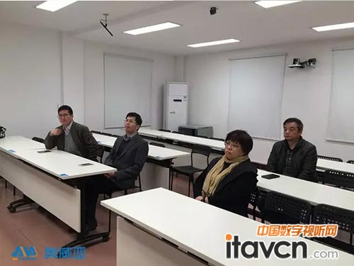 胡鐵生老師觀看微課助手操作演示