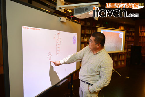 Vivitek(麗訊)D755WTIR擁有0.351的超短距離投射比