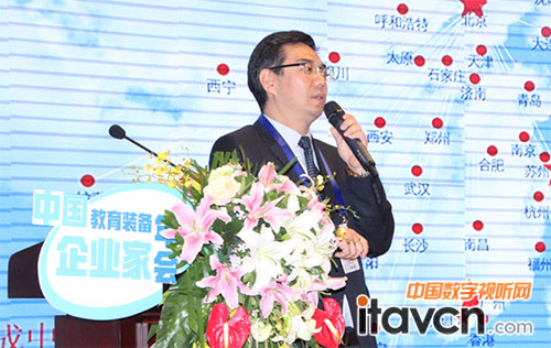 鴻合科技董事副總裁、鴻合智能(HVS)總經(jīng)理尹立斌發(fā)表演講