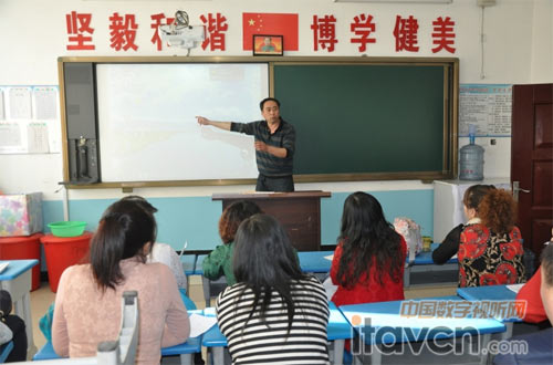 “黑板”變“白板” 課堂展精彩