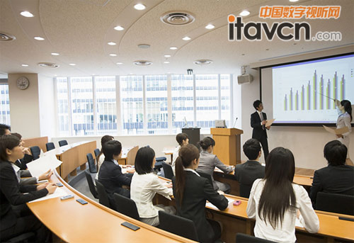 圖一:Vivitek(麗訊)DX831投影提升商務活動效率并事半功倍