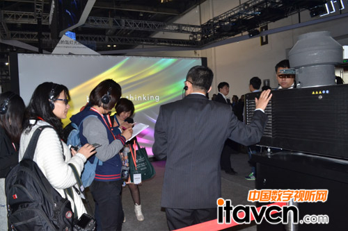 科視展位吸引大量媒體關(guān)注