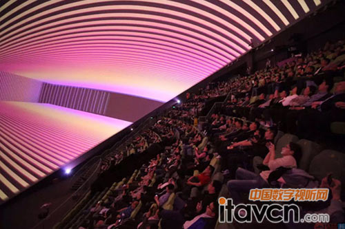 圖:全球最大球幕體驗活動現場