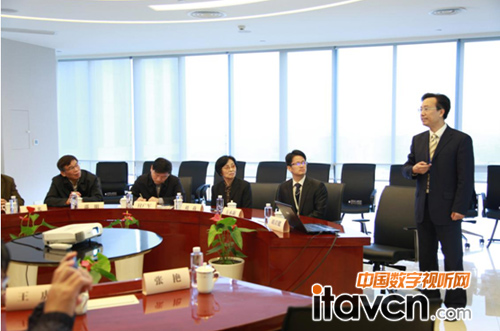 圖5:方永新向調研組一行匯報公司業務發展及創新情況