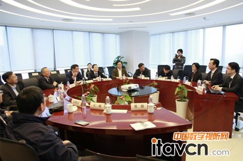 圖6:馬培華副主席對華平的創新成果表示肯定