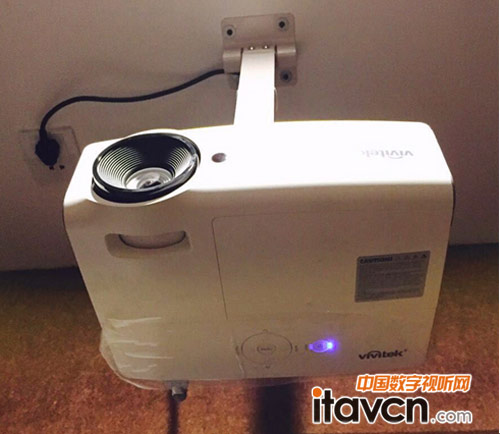 Vivitek(麗訊)DH558是一款專為影吧和私人影院設計的投影機