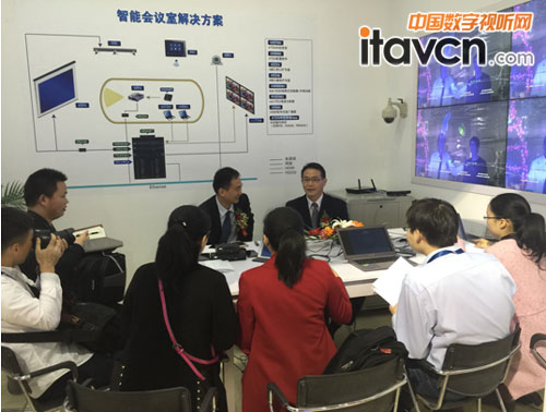 ATEN宏正中國區副總經理江羲人(右)及上海譽視信息科技有限公司總經理劉冠偉(左)