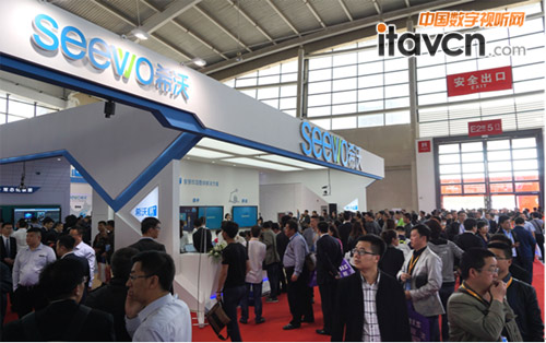 希沃展位前人頭攢動
