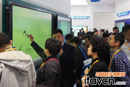 2016年中國教育裝備展:希沃錄播交互智能平板人氣爆棚