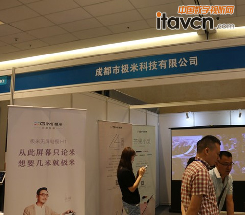 極米展現智能微投之美