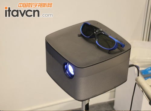 極米展現智能微投之美