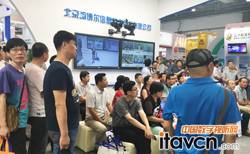 站著也要聽產品講解