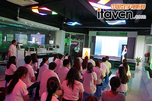 �R�չ�늰l���ɳ��ʽLED����V��C