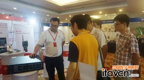 MCV5000多視自由的拼接演示