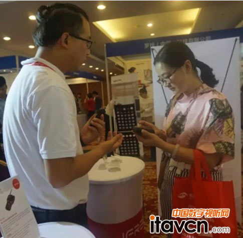 捷視飛通專業伙伴向參展用戶詳細介紹產品功能應用