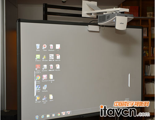 Vivitek(麗訊)D755WTIR擁有0.351的超短距離投射比