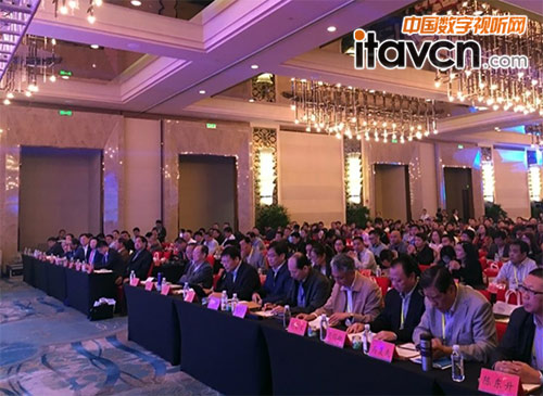 強力巨彩助力智慧城市建設--中國(鄭州)第三屆新型智慧城市高峰論壇隆重舉行