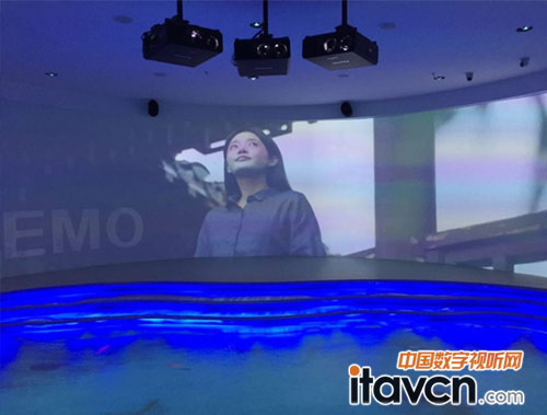 ����LCD����ͶӰ�C(j��)PT-SLX74C