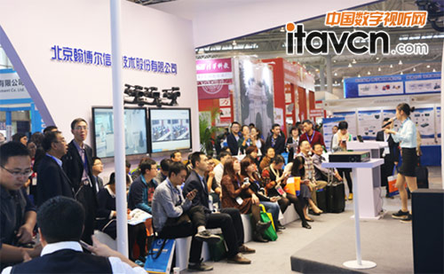 觀眾臺座無虛席