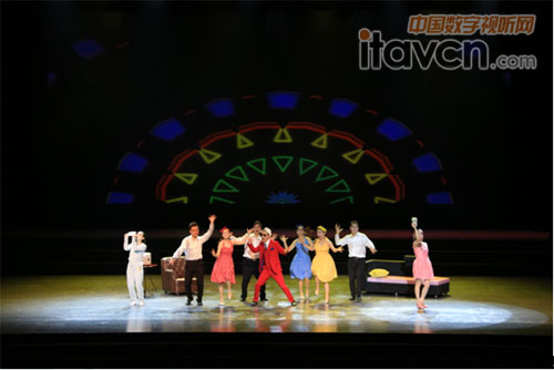 M16.8數字調臺走進六大高校 完美助陣話劇《菜鳥的狂想》八場巡演